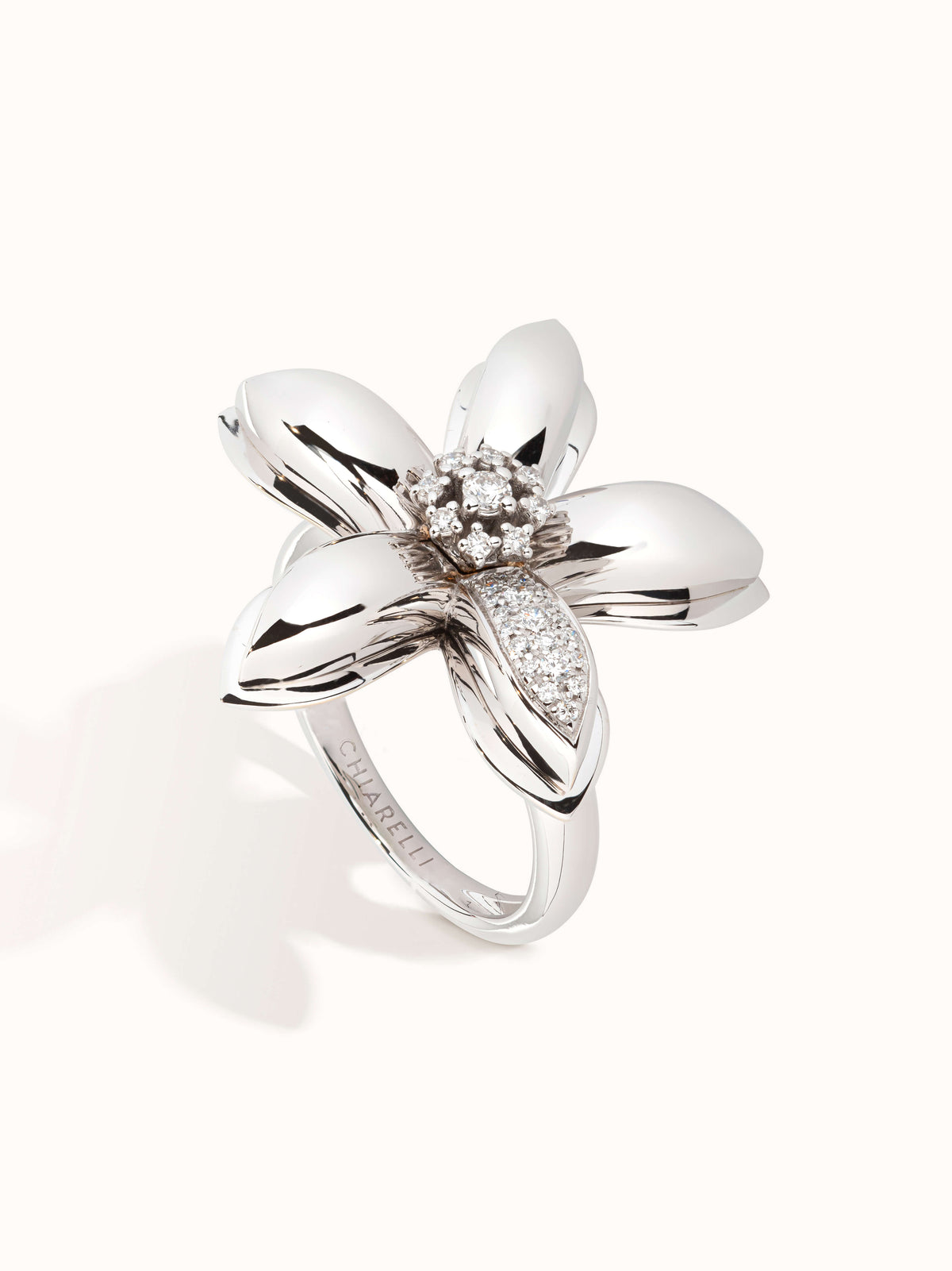 Amalfi 18Kt White Gold Flower Ring