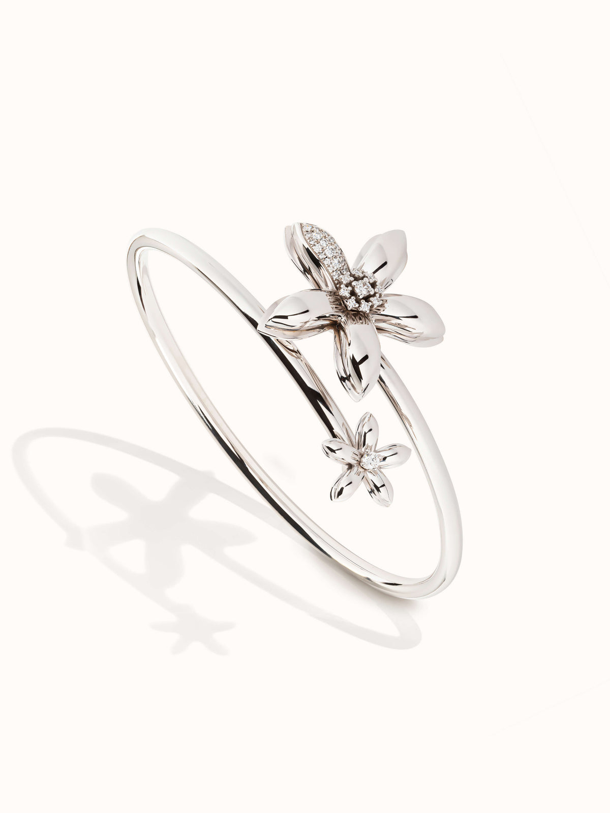 Amalfi 18Kt White Gold Two Flowers Bracelet